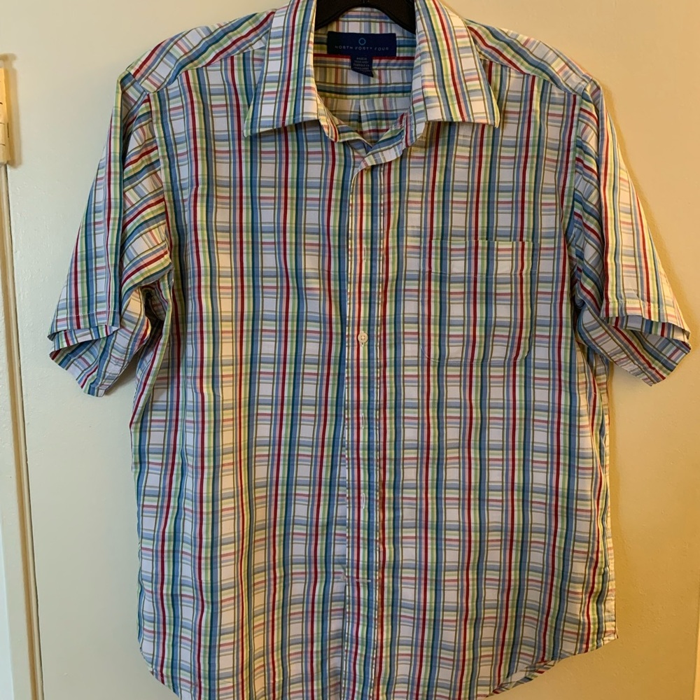 Men’s North Forty Four Short Sleeve Button Shirt Size Large (EUC)